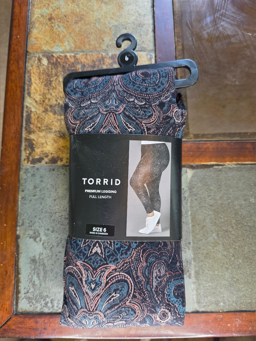 NWT Torrid Premium Full Length Leggings Size 6 Diamond Tribal Paisley Print